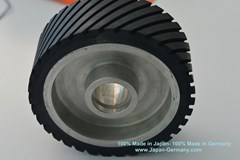 Con lăn cao su kéo nhám vòng, dùng để mài kim loại D200 mm x dày 75 mm x cốt 30 mm.                            Code:  3.10.400.0001